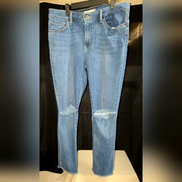 Levi's Denim - EUC Levi's Blue Ripped Skinny Jeans
